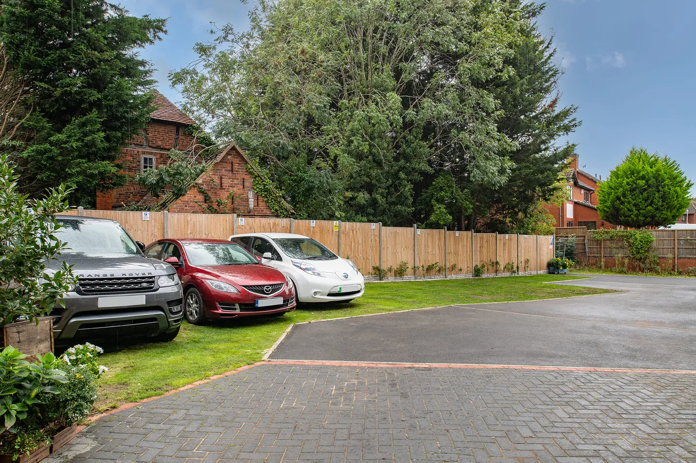 Secure guest parking near Birmingham Airport (BHX) at Springfield House B&B, Coleshill
